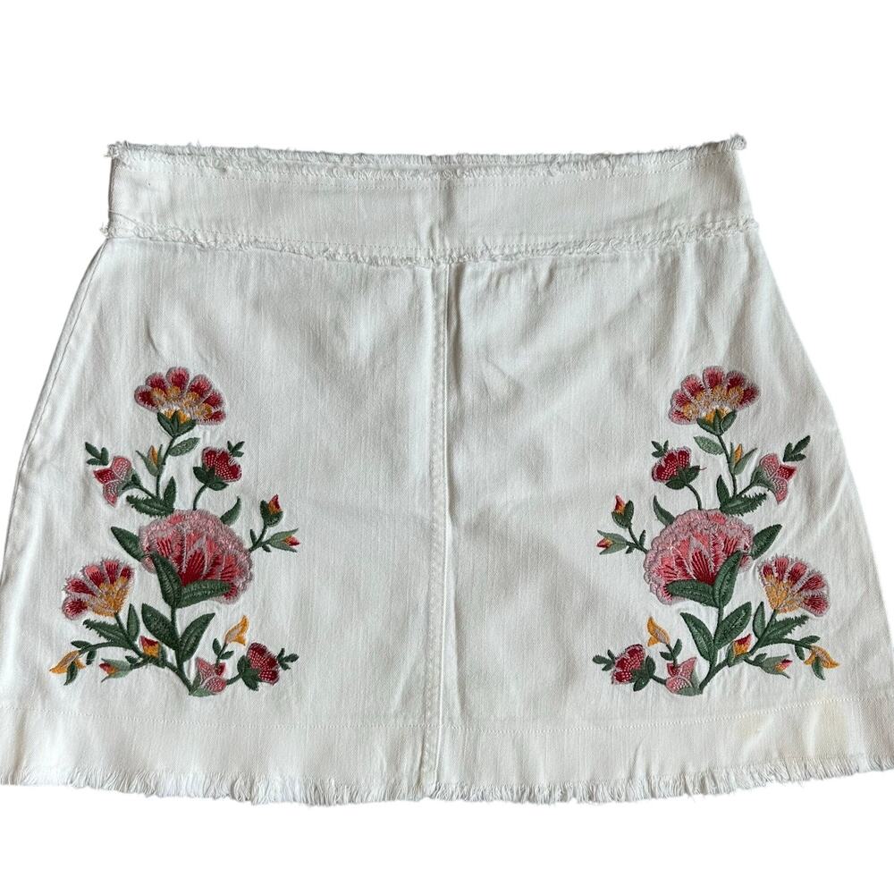 Jealous Tomato White, Embroidered Flower Design, Mini Skirt- L